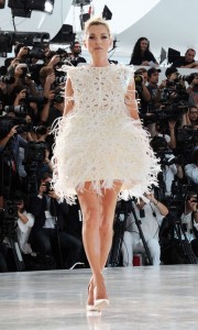 kate-moss-LV-catwalk
